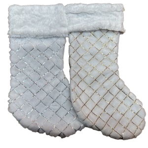 Chaussettes de Noël de luxe en gros à motif quadrillé blanc avec paillettes dorées pour décoration de cheminée suspendue - Product Image 2