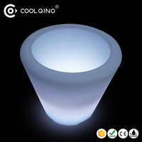 Prix de gros Lampes de jardin d'extérieur rechargeables à LED Lumineuses en forme de champignon en plastique Magiques RGB Lumineuses Pots de fleurs Jardinières