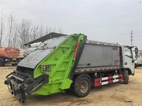 Camion à ordures compacteur Dongfeng 4x2 d'occasion, 10 m³, Euro 6 Diesel, garantie 1 an, pour le transport urbain des déchets, prix réduit