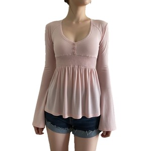 Camicetta da donna a maniche lunghe, modello slim, con colletto a bambola e bordo in pizzo, linea ad A che accentua la vita, dal taglio dolce e seducente - Product Image 5