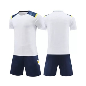Kinderen Unisex Voetbalshirts en -shorts Set Polyester Snel Droogende Trainingskleding met Aangepaste Teamnamen en Zakken - Product Image 3