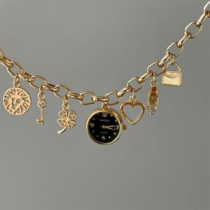 Reloj de Pulsera Coreano Impermeable con Dijes Pequeños y Delicados, en Tono Dorado, con Movimiento de Cuarzo, para Uso Diario Informal de Mujer - Product Image 3
