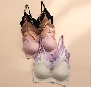 Soutiens-gorge rembourrés sans armatures pour femmes, à bords festonnés, sept couleurs, en soie glacée, sans couture et invisibles, vente en gros - Product Image 5