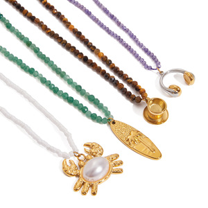 Collar con Colgante de Cangrejo de Acero Inoxidable con Cuentas Blancas y Centro de Perla, Chapado en Oro de 18K, Joyería de Moda Estilo Resort - Product Image 5