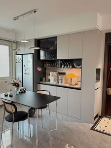 Credenza di Lusso con Frigorifero Integrato, Mobile da Sala da Pranzo Personalizzato Tutto-in-Uno con Ripiano Portaoggetti - Product Image 3