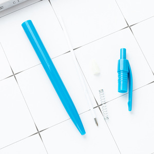 Vendita Diretta dalla Fabbrica: Penna a Sfera Multicolore Semplice con Inchiostro Nero, Logo Stampabile, <span class=keywords><strong>Punta</strong></span> in Plastica da 1,0 mm - Product Image 4