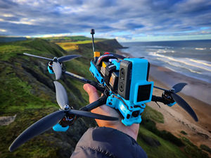 Hélices de Plástico Personalizadas de Alta Calidad al por Mayor 7037 de 3 Palas para Vehículos Aéreos No Tripulados Multirrotor - Product Image 6