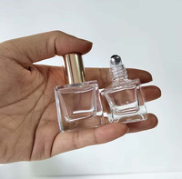 Flacon de parfum en verre carré plat unique à faible MOQ, 120 ml, flacons de parfum en verre vides, flacon pulvérisateur transparent pour huile de parfum