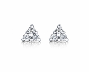 Pendientes de tuerca triangulares elegantes y glamurosos con seis diamantes naturales brillantes engastados en oro blanco macizo de 18 quilates. - Product Image 4