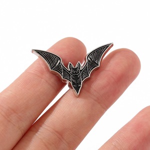 Estilo Punk gótico Halloween murciélago insignia Metal murciélago Pin broche para chaquetas bolsos y accesorios de disfraces - Product Image 3