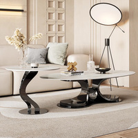 Table basse et table d'appoint en pierre frittée de style italien, design incurvé artistique pour les espaces haut de gamme