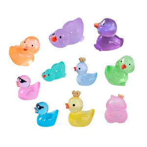 Nouvelle arrivée coloré effet lumineux miniature 3d canard conception bricolage résine charme pour porte-clés