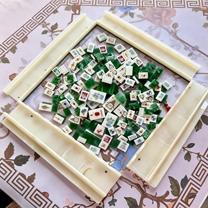 Nouvel ensemble <span class=keywords><strong>de</strong></span> Mahjong <span class=keywords><strong>de</strong></span> luxe moderne 2026, style américain, en acrylique gravé Émeraude Feu et Richesse, jeu <span class=keywords><strong>de</strong></span> société très prisé, cadeau - Product Image 1