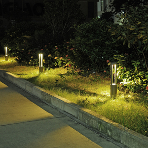 Lampadaire LED d'extérieur en acier Corten pour éclairage de chemin, design luminaire de jardin et de patio - Product Image 2