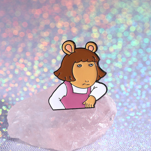 Spilla Personalizzata in Metallo Smaltato Morbido Arthur FIST per Zaino, Accessori Moda e Decorazione Abbigliamento, Accessorio per Cappello Meme - Product Image 5