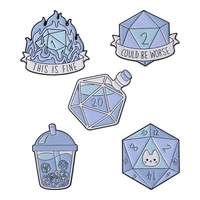Pin Enamel Dadu Kustom D20, Pin Logam untuk Kerah, Hadiah Game Fantasi, Produsen Lencana Koleksi
