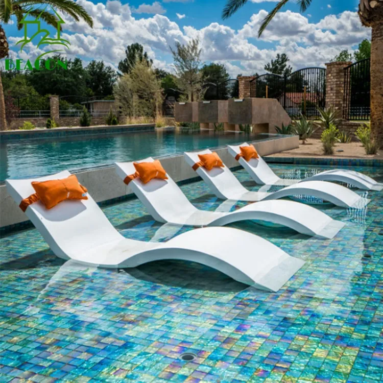 Chaises de plage en fiber de verre pour hôtel de mer commercial personnalisé, chaises de soleil d'eau extérieure pour bord de piscine