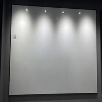 Carrelage de sol en pierre frittée en céramique Jinsanjiao de luxe moderne, finition polie antidérapante résistante aux acides, absorption d'eau à 0.05 ° 9mm