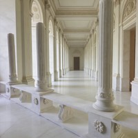 Columna Romana de Mármol Beige Pulido de Alto Brillo, Pilar Cilíndrico Sólido o Hueco de Estilo Toscano para Decoración de Vestíbulos de Hoteles y Villas
