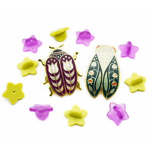 Emaille Pin Cartoon Nettes Paar Bester Freund Abzeichen Pin Zubehör Schmuck Little Fresh Bunny Hanging Carrot Design Metal Sweet - Product Image 5