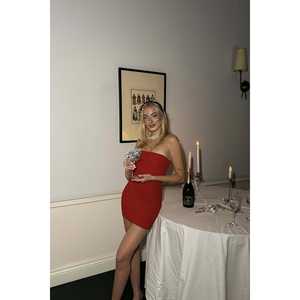 Robe de soirée mini rouge sans bretelles - Product Image 1