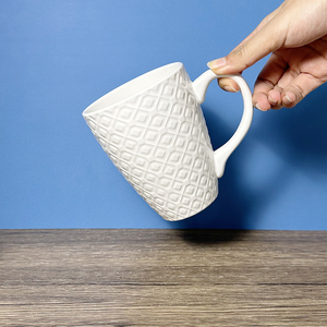 <span class=keywords><strong>Lot</strong></span> <span class=keywords><strong>de</strong></span> tasses à café en céramique blanches, personnalisées, unies, à carreaux ou gaufrées, pour l'approvisionnement commercial et la vente en gros - Product Image 2