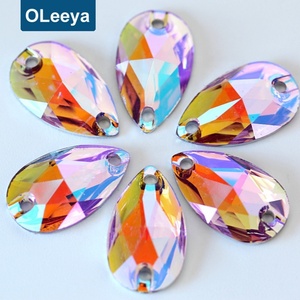 Strass en résine OLeeya 13x22mm en forme de goutte, couleur péridot AB, dos plat argenté, à coudre pour justaucorps - Product Image 6
