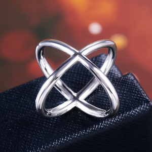 Anello Unisex a Croce Cava Avvolgente 3D per Dito Indice, Gioielli alla Moda all'Ingrosso - Product Image 2