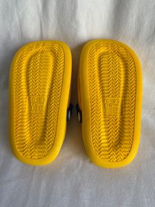 Ciabatte Gialle in PVC con Chiusura a Fibbia, Suola Traspirante in EVA, Stile Sportivo Estivo, Scarpe da Donna - Product Image 3