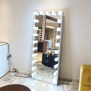 Specchio LED Moderno e Resistente per Trucco con 23 Lampadine LED Dimmerabili a Tocco per Tavolo da Toeletta - Product Image 6