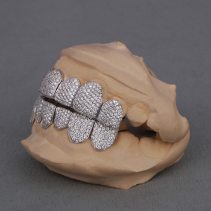 Elegantes Grillz de Plata de Ley 925 con Diamantes de Moissanita y Dientes con Incrustaciones de Diamantes, Joyería de Lujo para Hombres y Mujeres, Estilo Moderno y a la Moda - Product Image 4