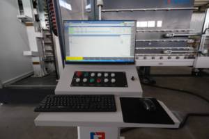 ศูนย์รวมการผลิตกระจกแนวตั้งอัตโนมัติ เครื่องเจาะกัดและขัดกระจก CNC สำหรับกระจกแบน - Product Image 5