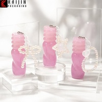 Matériel d'emballage cosmétique : Tube vide exquis semi-transparent pour brillant à lèvres avec pendentif créatif en perles pour gloss.