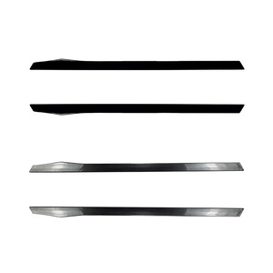 Kit carrosserie Amp-Z Side Skirt pour Mercedes-Benz Classe C W205 2015-2021, finition noire piano, texture fibre de carbone, finition mate - Product Image 2