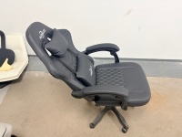 Fauteuil de Gaming Inclinable Exécutif Ergonomique en Cuir PU avec Repose-Pieds, Chaise d'Ordinateur Pivotante Style Racing, Base Métallique Moderne