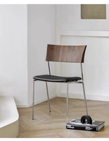 Chaise de salle à manger minimaliste italienne en velours et mousse avec structure en acier inoxydable, design moderne, pieds en métal
