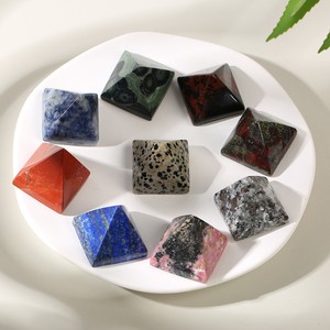 Pirámide de Cristal de Piedras Preciosas Naturales, Pirámide de Cristal Curativa Pulida, Pirámide de Piedras Preciosas Variadas para Meditación, Reiki y Espiritualidad - Product Image 1