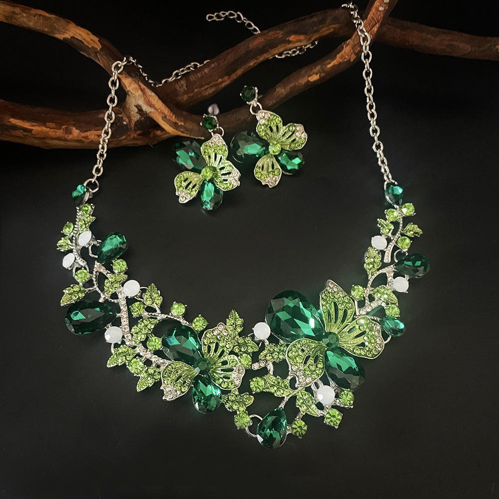 สีเขียว