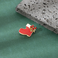 Broche de mode festive en forme de canne à sucre de Noël, bijou en émail et cristal pour femme, épinglette de vacances