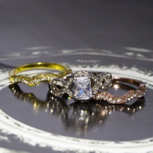 Anello da Donna a Tre Pezzi Traforato con Zirconi, Gioiello Trendy per Uso Quotidiano - Product Image 5