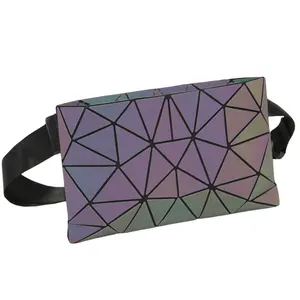 Aydınlık göğüs çanta holografik Fanny paketi çanta bel çantası geometrik bel paketi lazer göğüs telefon kılıfı tatil çantası kadınlar için