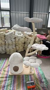 Albero per Gatti in Legno di Lusso Moderno Personalizzato con Tiragraffi in Sisal, Arredamento per Gatti da Interno per Tutte le Stagioni a Prezzo di Fabbrica - Product Image 6