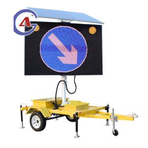 Panneau LED couleur personnalisable à énergie solaire, vente en gros directe usine, pour signalisation VMS, pour remorques et camions, flèche de signalisation routière montée sur remorque - Product Image 1