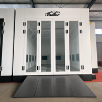 Cabine de peinture automobile RuiBo avec rampe à trois sections, panneaux filtrants, quatre portes à charnières robustes, pour un déploiement en lots