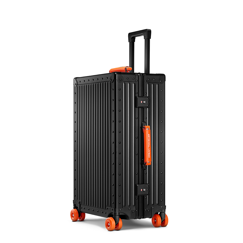 Noir avec de l'orange