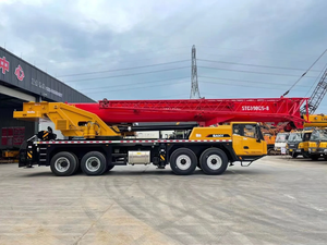 Grue mobile sur camion haute performance STC800C5-8, capacité de levage de 80 tonnes, avec moteur et boîte de vitesses intégrés, pour les infrastructures urbaines - Product Image 3