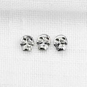 ต่างหูเจาะแบบเกลียวภายนอก ASTM F136 ไทเทเนียมชุบเงิน ทรง Asscher Cut ดีไซน์เท่ห์ ลายหัวกะโหลก CNC สำหรับเจาะ Helix - Product Image 3