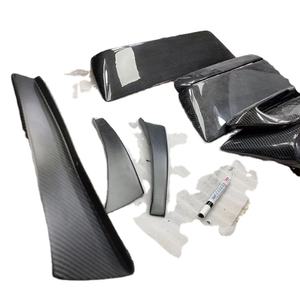 Moules en fibre de carbone personnalisés Welltop pour la modification automobile, coques de protection de châssis en forme de coquille et pièces en carbone humide - Product Image 1