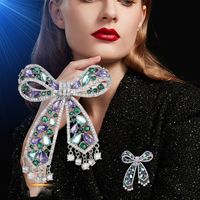 XILIANGFEIZI Broche Nœud Papillon Creuse de Luxe en Cuivre et Zircon, Accessoire de Mode pour Costume et Corsage Femme
