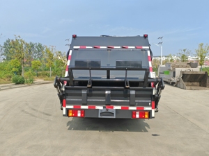 Camion Compacteur de Déchets HOWO 4*2, Camion à Ordures Compacteur de Marque avec un Bon Rapport Qualité-Prix - Product Image 6